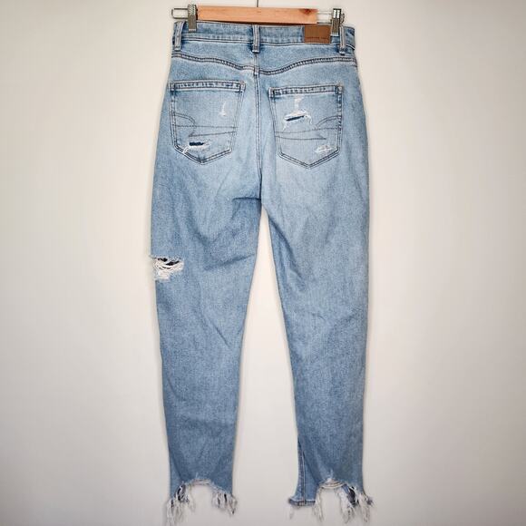American Eagle Stretch Mom Light Wash Distressed 2R - Picture 6 of 9